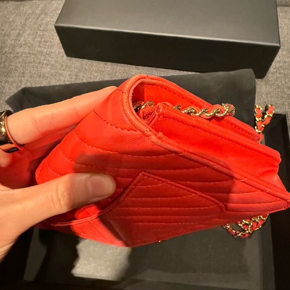 Chanel Red Chevron Wallet on Chain (WOC) - Picture 13 of 13
